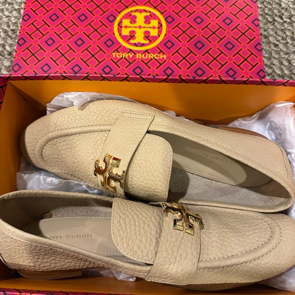 Tory Burch Eleanor Beige Leather Loafers with Gold Accent Size 7.5!